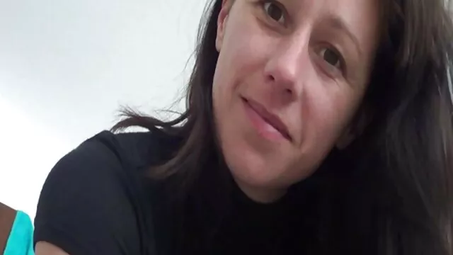 chica caliente se masturba y hace garganta profunda antes del orgasmo en la videos xxx gratis latinos cámara