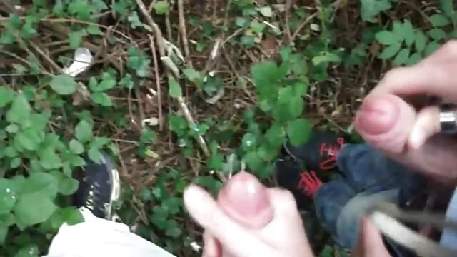 Chica hace una mamada videos sexo audio latino increíble y luego recibe una carga en la cara