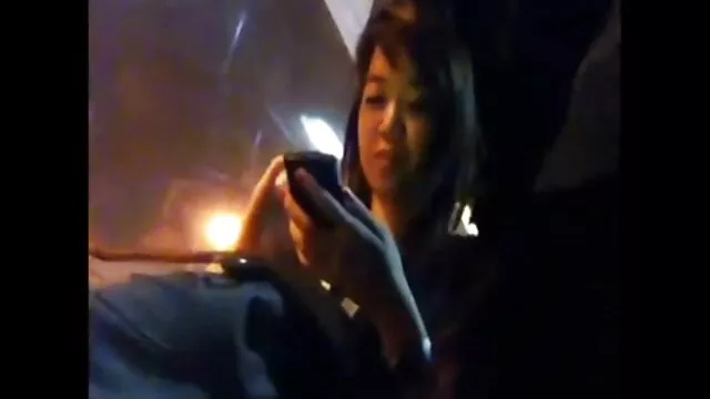 Chica amateur porno anime audio latino de tetas pequeñas inserta un consolador