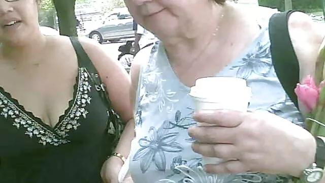 Masaje suave de tetas sexo español latino de jovencita