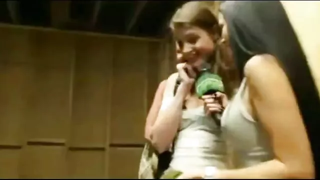 Linda pelirroja de 18 años folla a dos chicos sexo completo en español