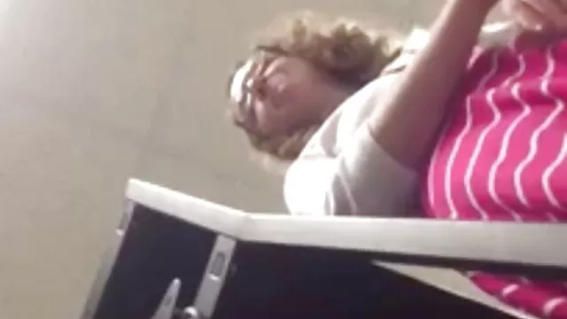 Amateur rubia adolescente sexo en español latino maneja trío A la mierda