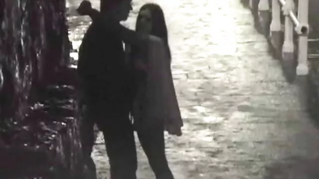 Chicas frota y videos de sexo gratis latino usa un juguete de vidrio en un coño carnoso